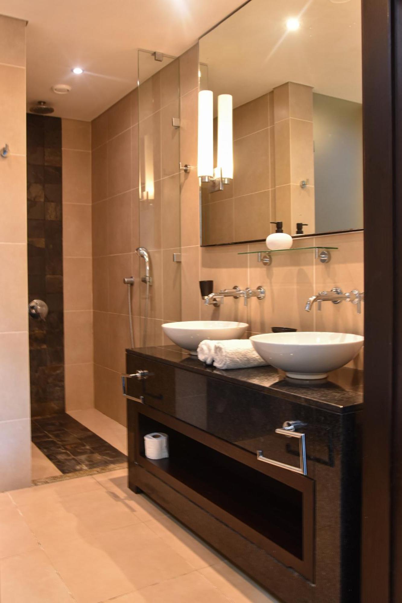 Beautiful Sea View Retreat & Private Access *